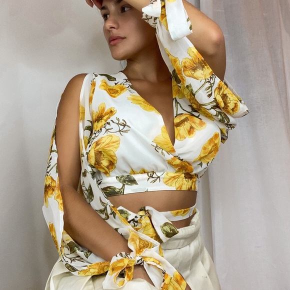 Floral tie up top - Picture 3 of 3